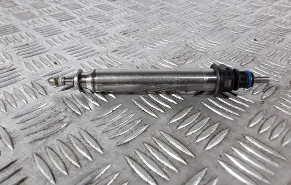 Mercedes-Benz G W461 W463 1st Gen Fuel injector A2780700687