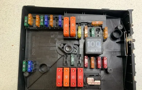 Volkswagen Touran I Fuse module 1K0937125A 3C08712490