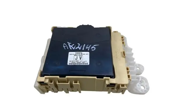 Toyota Auris E180 Fuse box set 8922102331