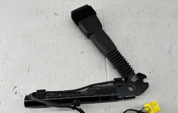 BMW 4 F32 F33 Front seatbelt buckle 7261946