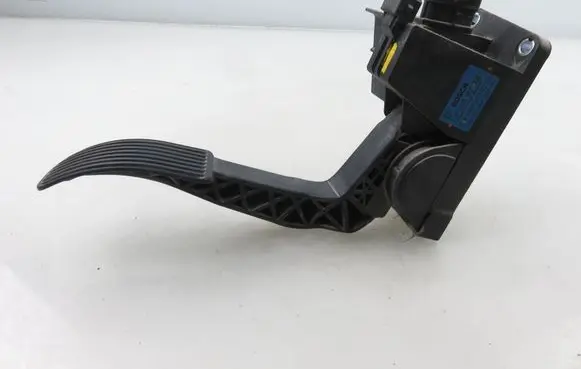 Mercedes-Benz Vito Viano W639 Accelerator throttle pedal A6393000704 0281002563