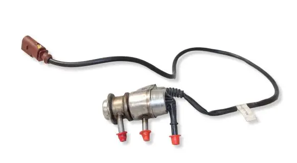 Audi A4 S4 B8 8K AdBlue injector 04L131113J 0444025023