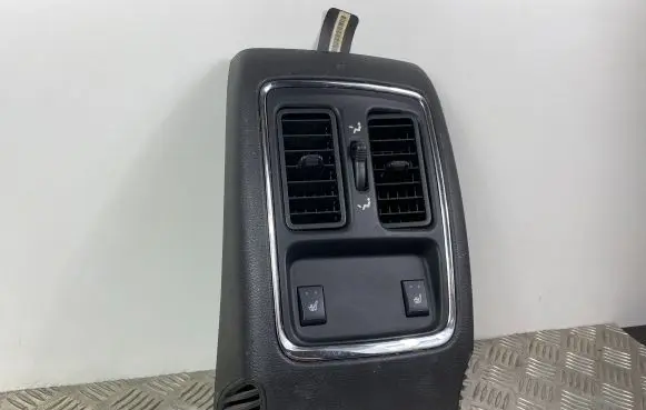Jeep Grand Cherokee Rear air vent grill 