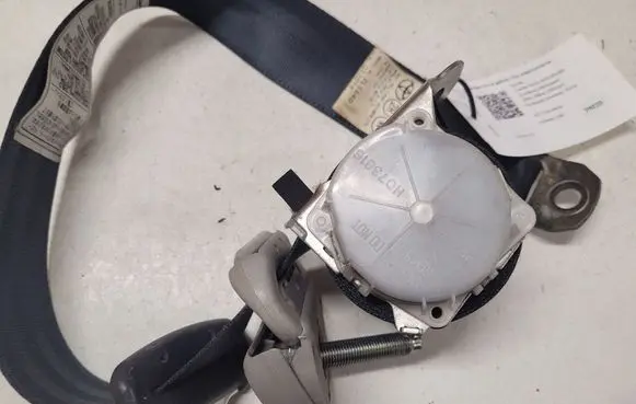 Toyota Corolla Verso AR10 Rear seatbelt 7L1540 084014 H073801