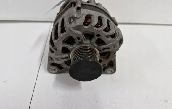 Renault Captur Generator/alternator 231006677R2714143A