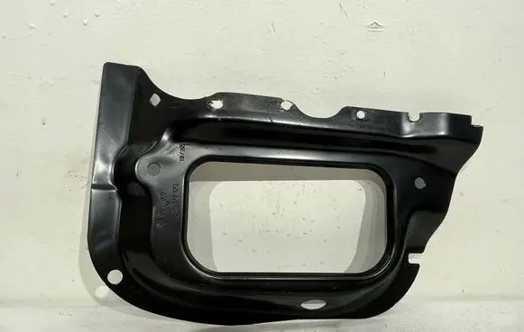 Volkswagen Caddy Fender mounting bracket 2K0810320