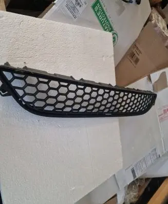 Volvo S60 Front bumper lower grill 30795021