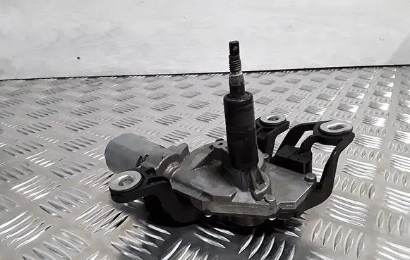 Volkswagen PASSAT B6 Wiper motor 1k6955711c 0390201800