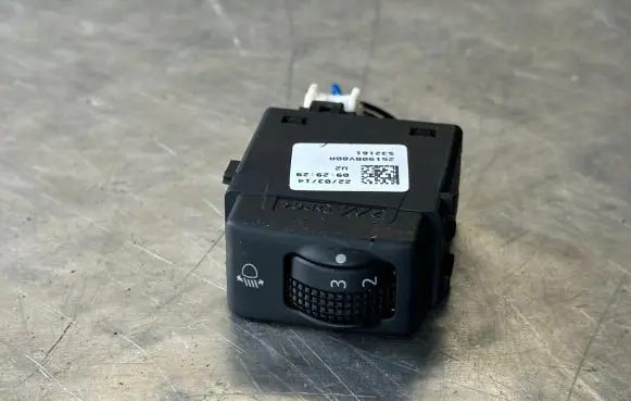 Nissan Juke I F15 Headlight level height control switch