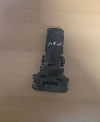 Volkswagen PASSAT B5 Tail light bulb cover holder 3B9945257