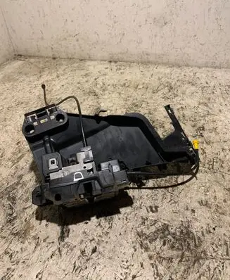 Volvo XC40 Front door lock 31462456