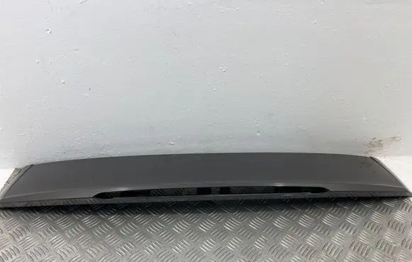 Tailgate/trunk spoiler