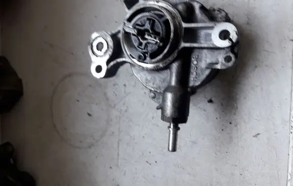 Ford Mondeo MK IV Vacuum pump