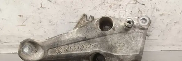 BMW 1 E81 E87 Engine mounting bracket 6760307 241681