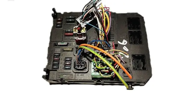 Peugeot 206+ Fuse module 9649627880
