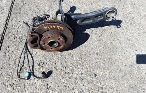 Mercedes-Benz B W246 W242 Rear wheel hub spindle/knuckle 