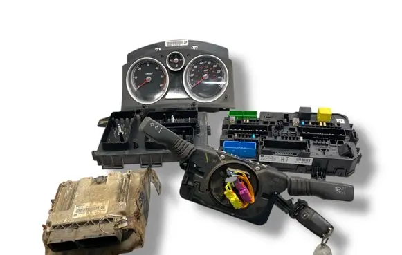 Opel Astra H Engine ECU kit and lock set 0281012694 55560810 8980135190
