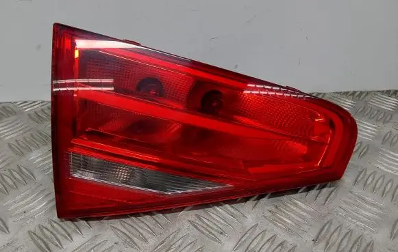 Tailgate rear/tail lights