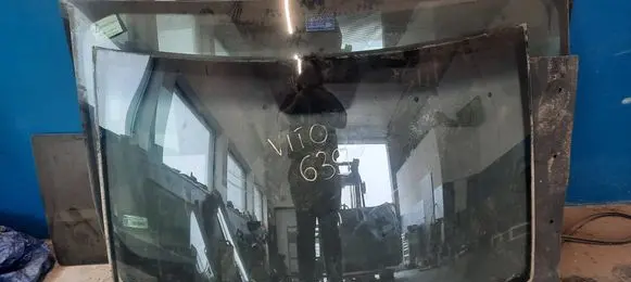 Mercedes-Benz Vito Viano W639 Front windscreen/windshield window 43R001531
