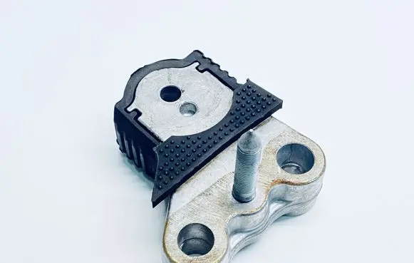 Toyota Avensis T270 Engine mounting bracket 123050T150