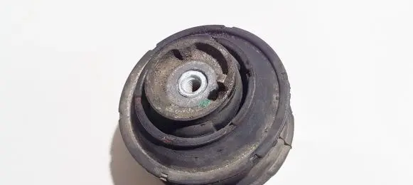 Mercedes-Benz C W203 Engine mount bracket