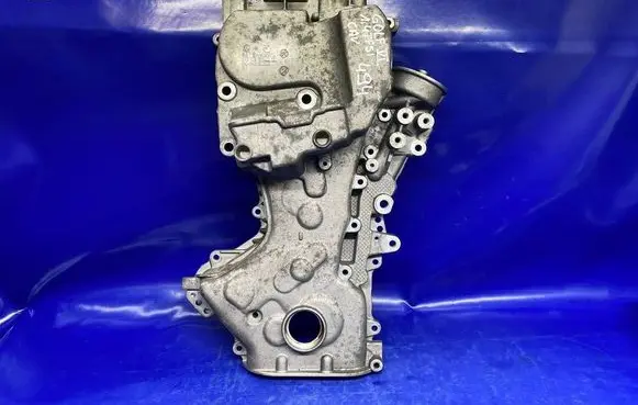 Volkswagen Golf VI Timing chain cover 03C109211CD 03C109211CE