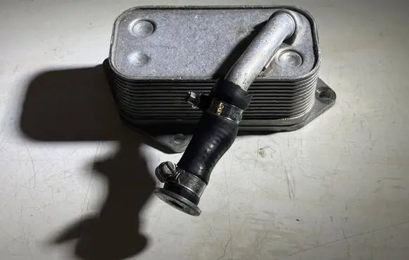BMW 3 F30 F35 F31 Engine oil radiator 7525333