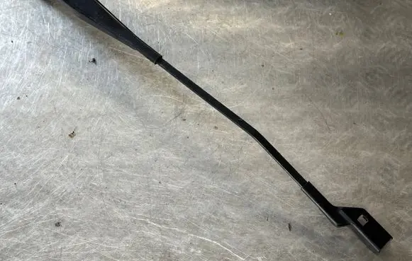 Peugeot 208 Front wiper blade arm 9673916780