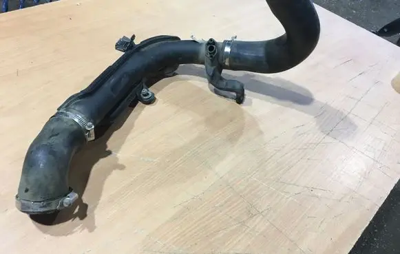 Volkswagen Caddy Intercooler hose/pipe 1K0145770AE
