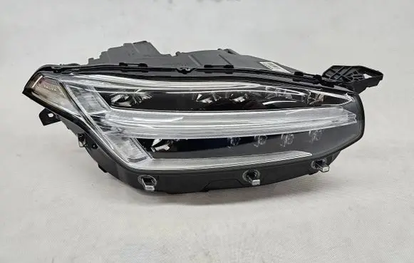 Volvo XC90 Headlight/headlamp 31677039