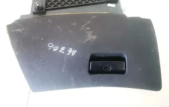 BMW 5 E39 Glove box