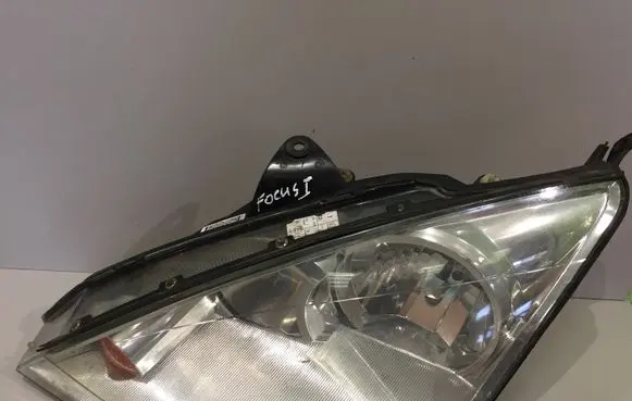 Ford Focus Headlight/headlamp 2M5113W030