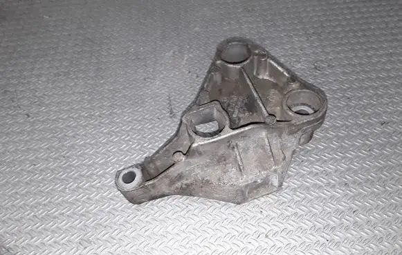 Dacia Logan Pick-Up Gearbox mounting bracket