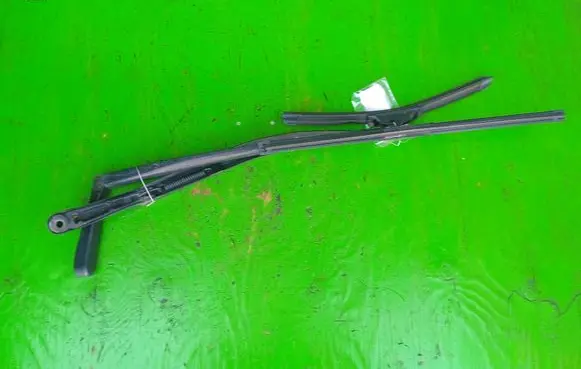 Alfa Romeo 147 Front wiper blade arm