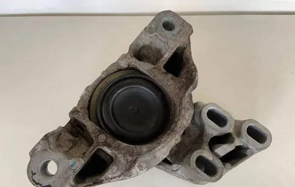 Mercedes-Benz CLA C117 X117 W117 Gearbox mount A2462400617
