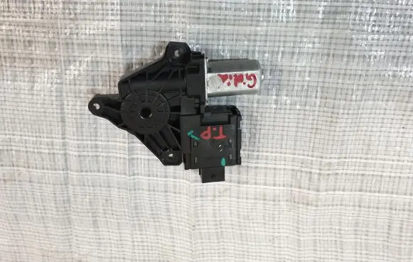 Alfa Romeo Giulia Rear door window regulator motor