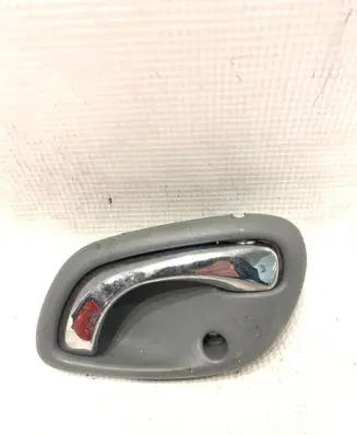 Suzuki XL7 I Rear door interior handle