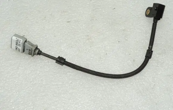 Volkswagen Tiguan Camshaft position sensor 03L957147