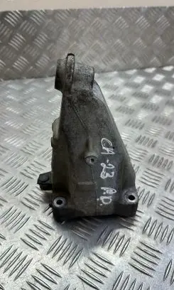Mercedes-Benz C W205 Engine mounting bracket A2742231004