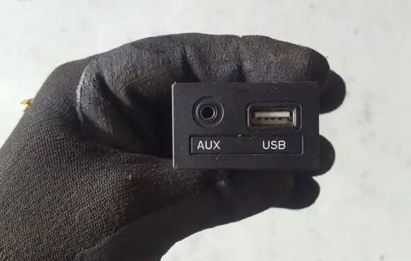 Hyundai i40 AUX in-socket connector 961203Z2004