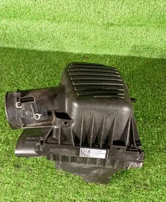 Chevrolet Equinox Air filter box 84387754