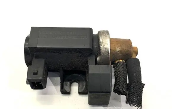 BMW X6 E71 Fuel pressure regulator 7582652