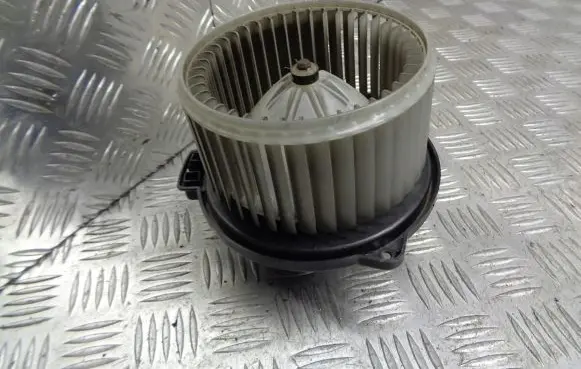 Toyota Yaris Front door blower motor 194000-0821