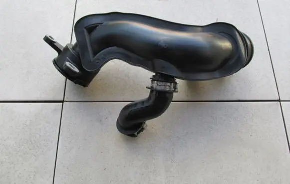 Ford Kuga II Intake resonator DS739F805HD