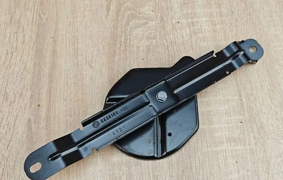 BMW 8 G16 Battery bracket 9835101