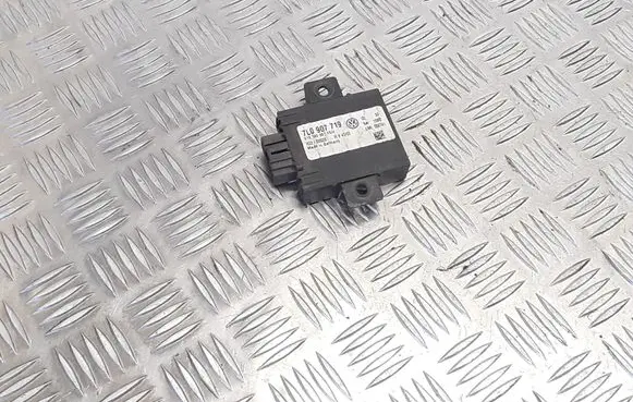 Volkswagen Touareg I Alarm control unit/module 7L0907719 510190351