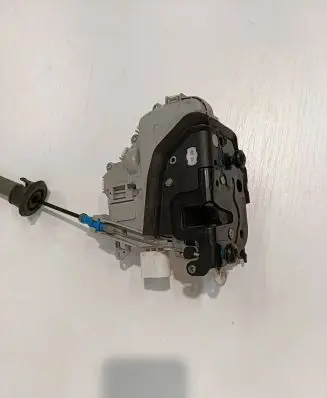 Audi Q3 8U Front door lock 8J2837016C