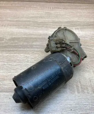 Volkswagen PASSAT B2 Wiper motor 321955113F 0390246117