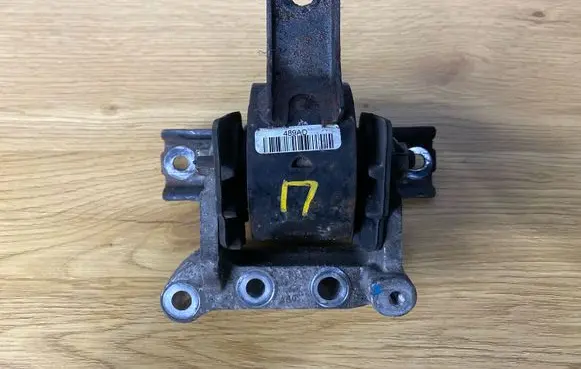 Dodge Caliber Engine mount bracket 489AD