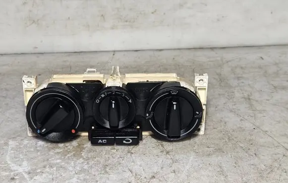 Skoda Octavia Mk1 (1U) Climate control unit 1J0820045E